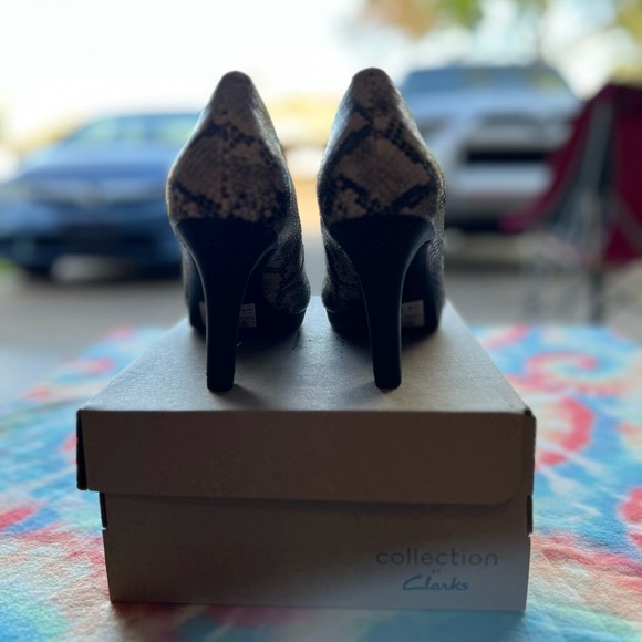 Clarks Women's Snakeskin Pattern Heels Adriel Viola - Picture 6 of 6